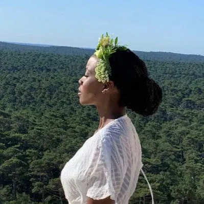 Awa Ly, animatrice du chant des éléments au Centre à Rouen