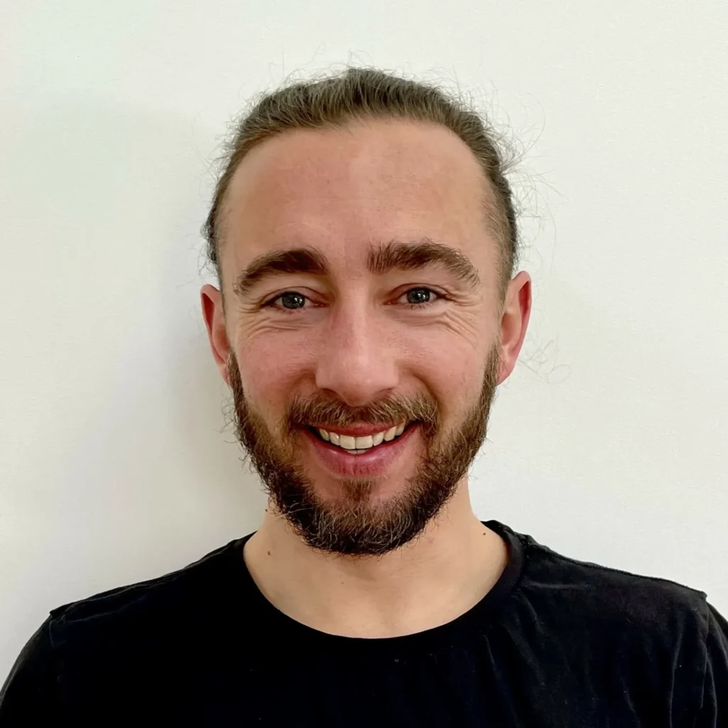 Martin Croguennec, professeur de yoga au Centre à Rouen