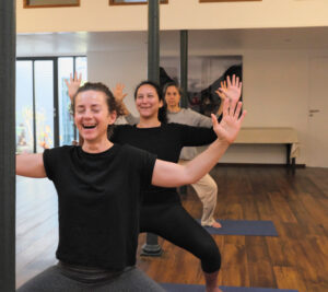 DE LIMMOBILITE AU MOUVEMENT EN YOGA - Le Centre